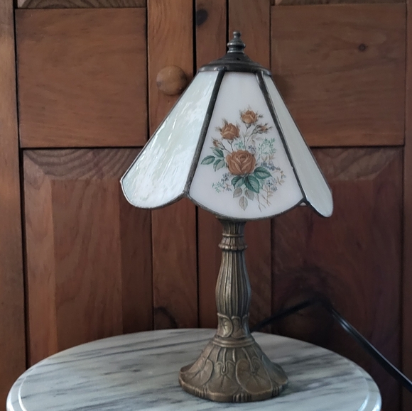 Tiffany Rose Lamp - Picture 3 of 13